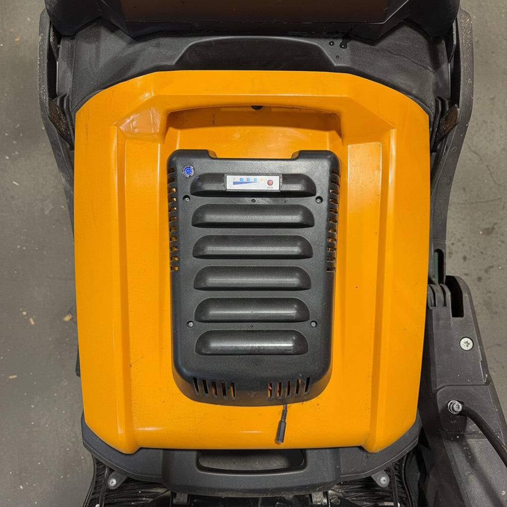 Balai automatique industriel avec pulvérisateurs d’eau – Nettoyage intérieur et extérieur