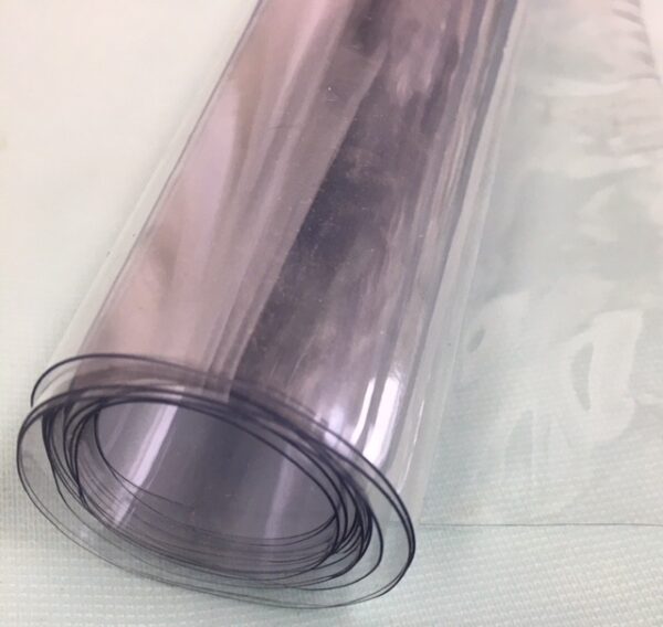 Protection de table en plastique rigide 54'' x 25 verges